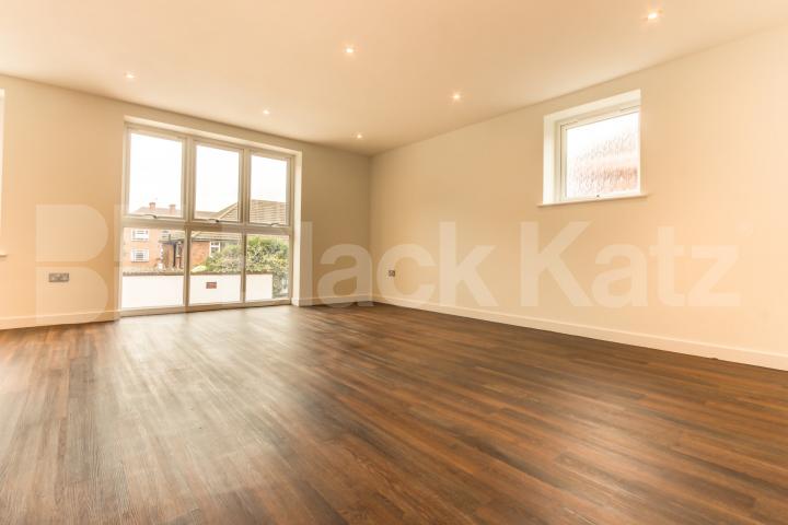 			Stunning Modern Property!, 2 Bedroom, 1 bath, 1 reception Apartment			 Forest Walk, Muswell Hill